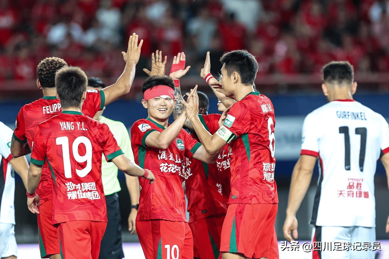 成都蓉城发布备战花絮，赛前防线松动，中超任务艰巨，资深球员宣示担当的简单介绍