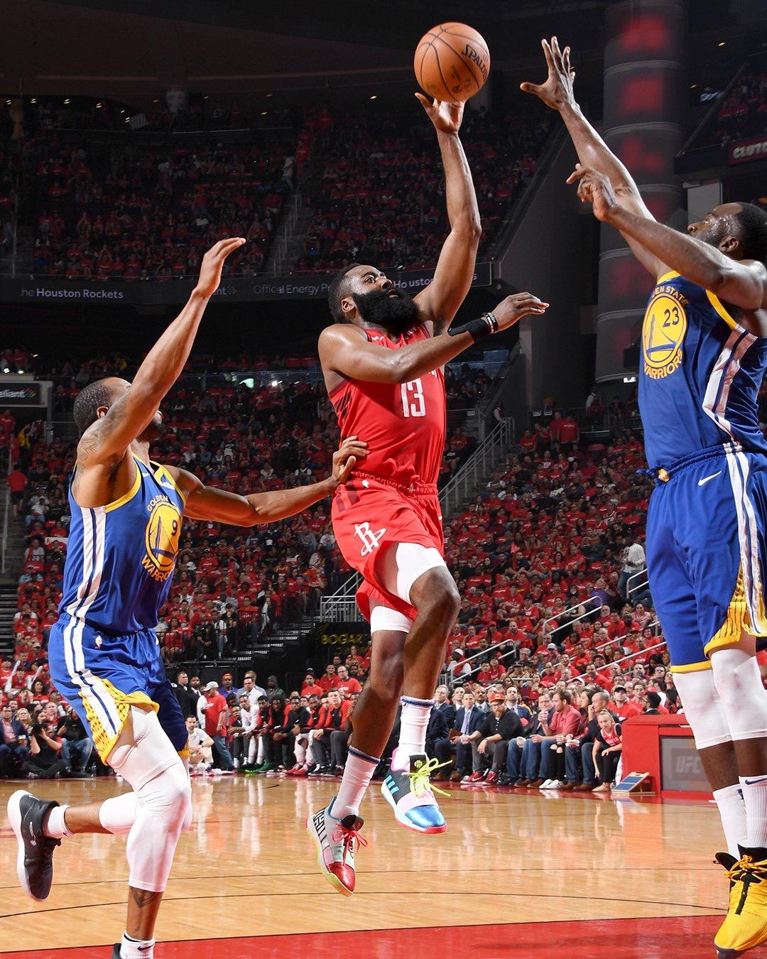 包含纽约尼克斯关键时刻造点机会，志在欧篮联名次提升，压力陡增，数据趋势出现新变化的词条