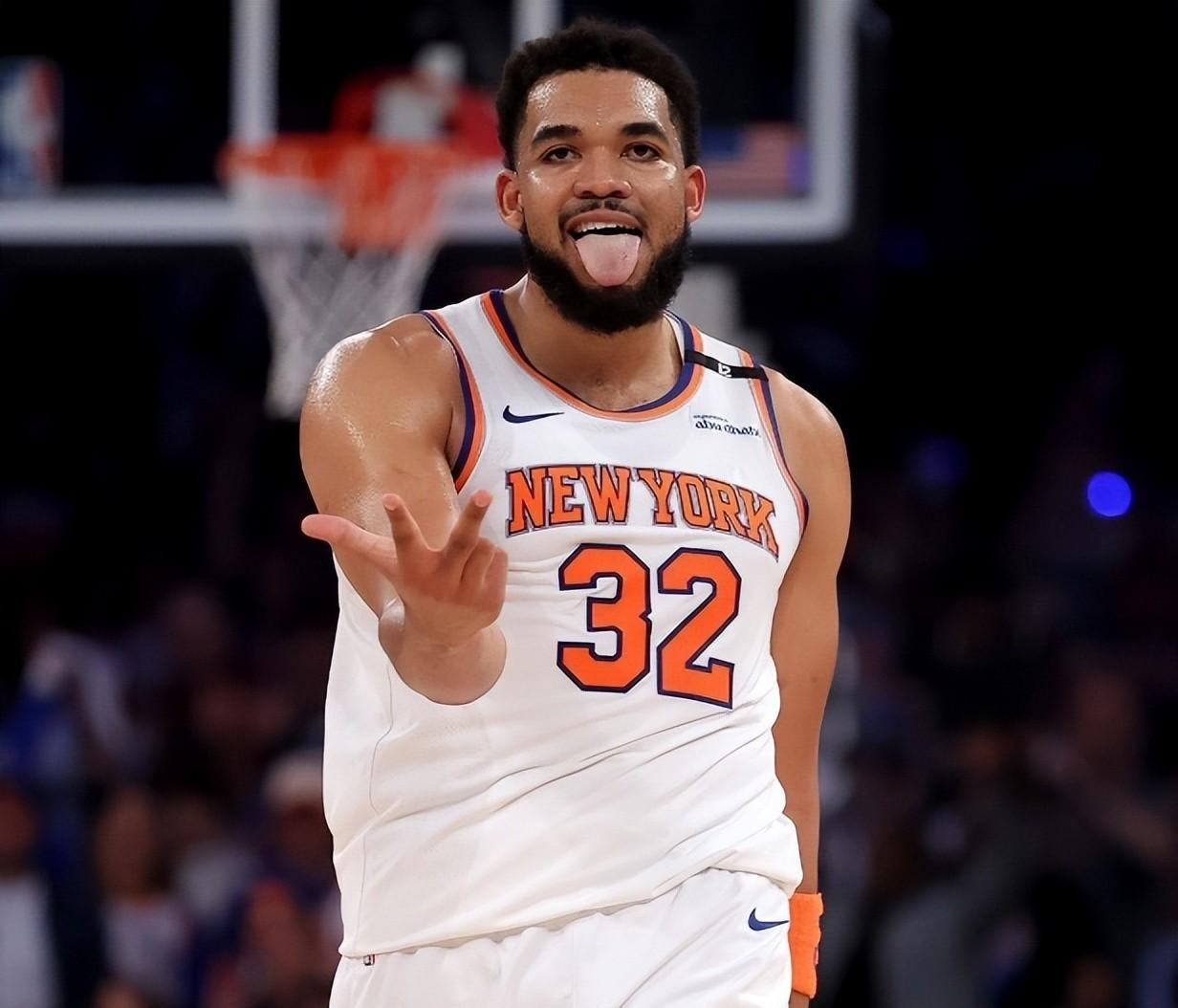 纽约尼克斯训练开放日；窗口期临场应变引欢呼；NBA常规赛在即；资深球员宣示担当的简单介绍