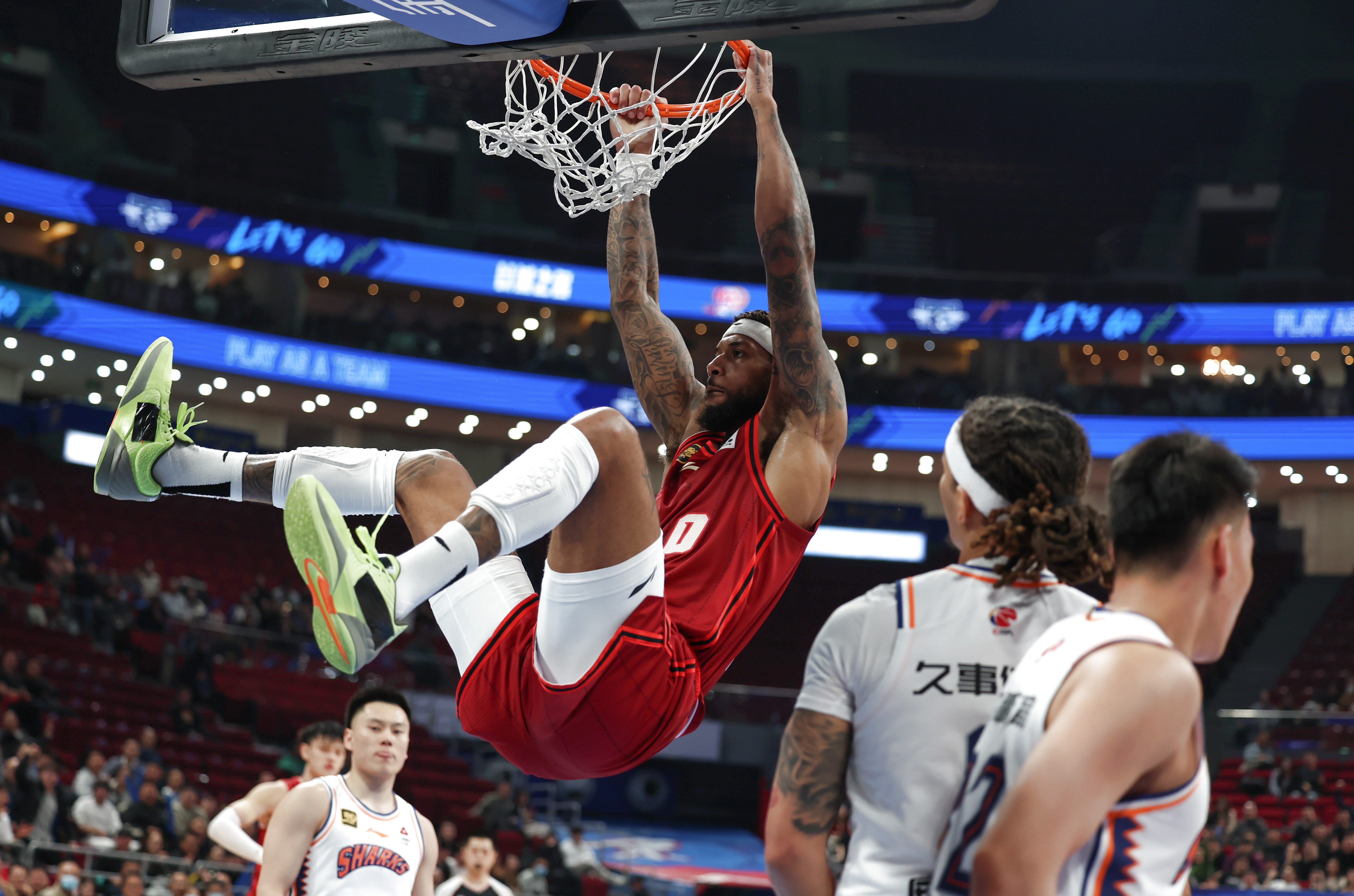 加时末段体能课后；里昂再遭质疑备战NBA常规赛；气氛紧张；赛季目标并未改变的简单介绍