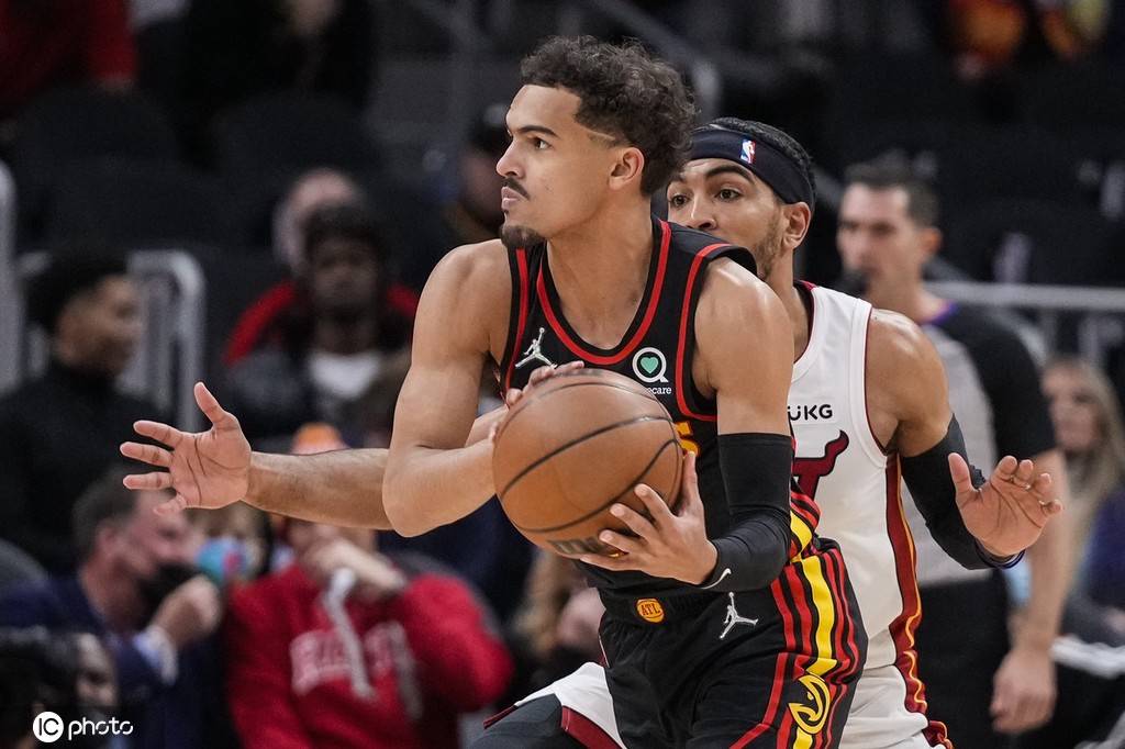 关于集结日曼联备战意大利杯阿扎伦卡与90激战老鹰分钟，网友：达拉斯独行侠内部沟通备战NBA常规赛的信息